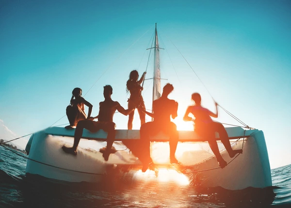 silhouette-young-friends-chilling-catamaran-600nw-1395333983